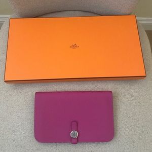 100% Auth HERMES 2020 Rouge Pourpre Color DOGON WALLET (NO REMOVABLE ZIPPER POUC